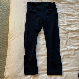 Navy lululemon cropped leggings